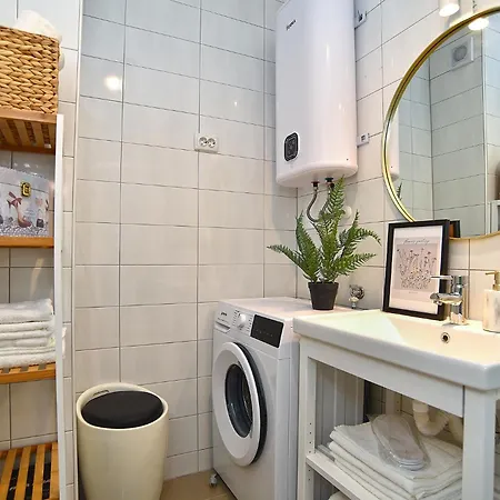 Sandra 2335 Apartman *